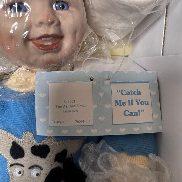 vintage ASHTON DRAKE 1992 GALLERIES PORCELAIN DOLL "CATCH ME IF YOU CAN!" NEW - Picture 4 of 7